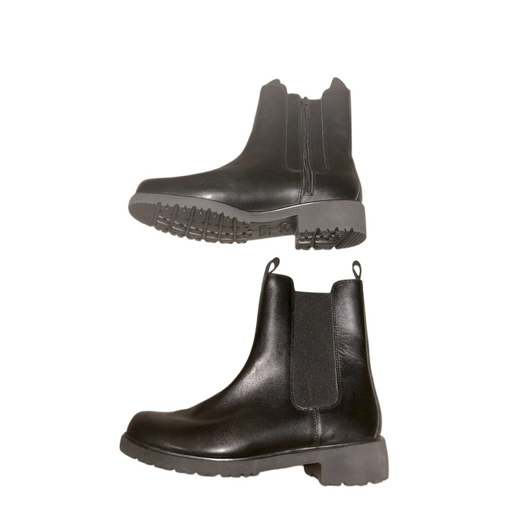 Munro Black Chelsea Boot 8M